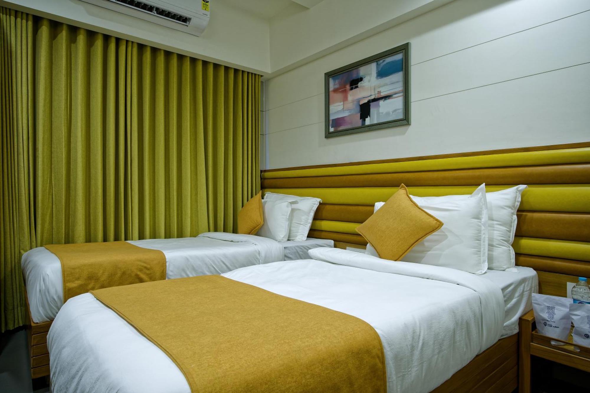 Hotel Lake Point Ahmedabad Extérieur photo