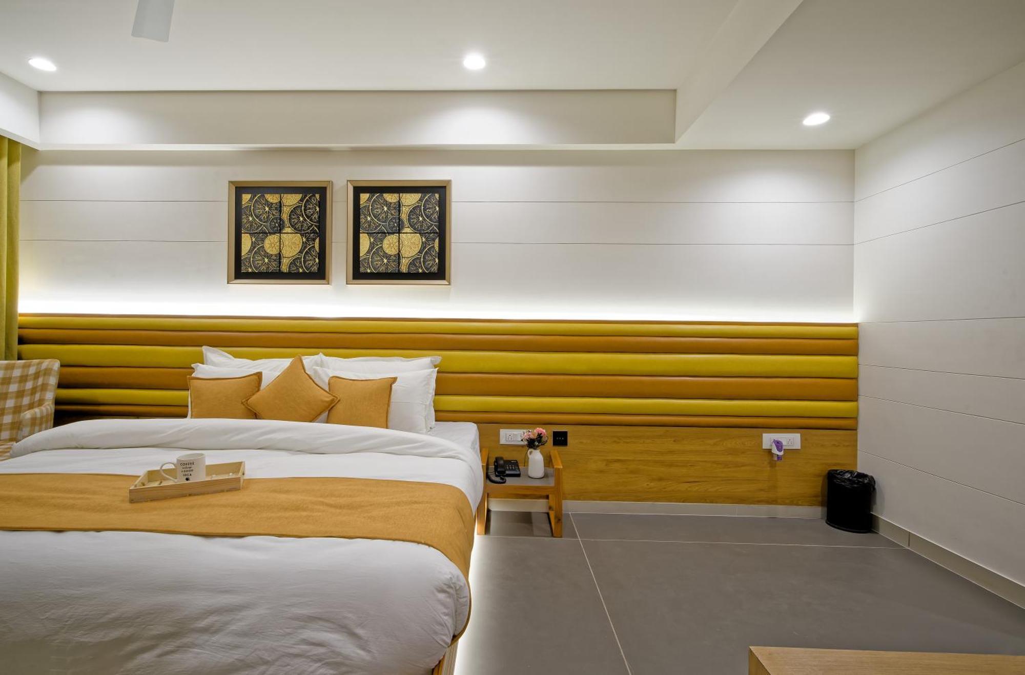 Hotel Lake Point Ahmedabad Extérieur photo