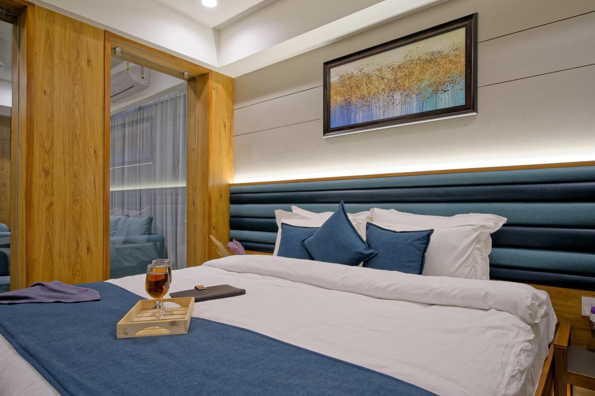 Hotel Lake Point Ahmedabad Extérieur photo